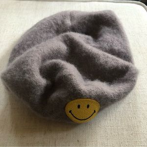 NWOT women’s lilac beret w/yellow smiley face. OS